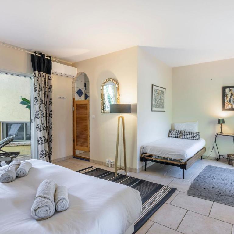 Entre mer et Esterel - Piscine, vue 6 suites - Villa Deluxe - 23