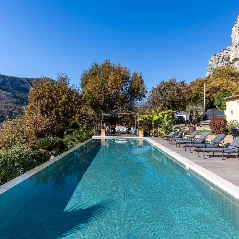 Entre mer et Esterel - Piscine, vue 6 suites - Villa Deluxe - 17
