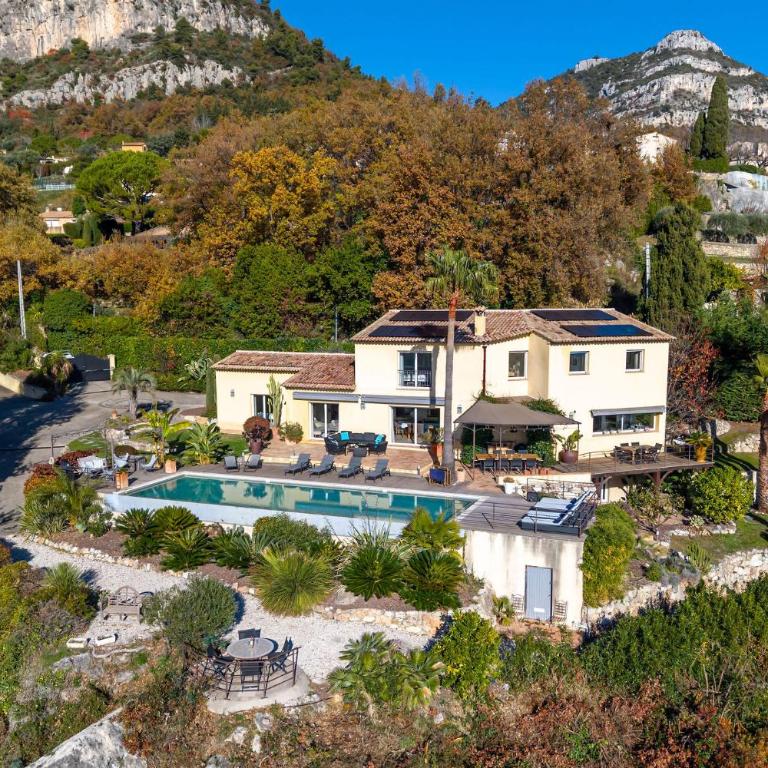 Entre mer et Esterel - Piscine, vue 6 suites - Villa Deluxe - 2