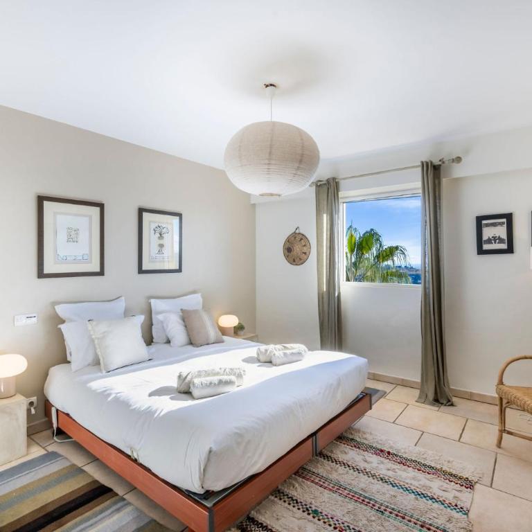 Entre mer et Esterel - Piscine, vue 6 suites - Villa Deluxe - 5