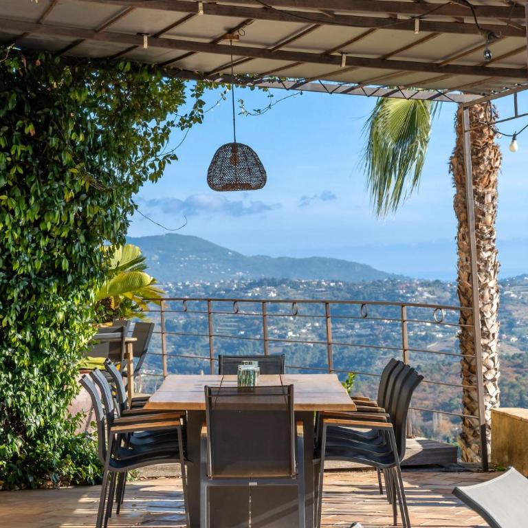 Entre mer et Esterel - Piscine, vue 6 suites - Villa Deluxe - 31