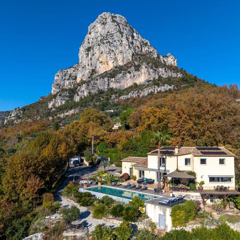 Entre mer et Esterel - Piscine, vue 6 suites - Villa Deluxe - 32