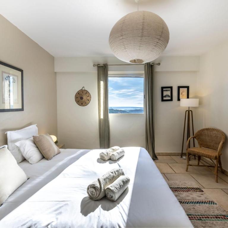 Entre mer et Esterel - Piscine, vue 6 suites - Villa Deluxe - 33