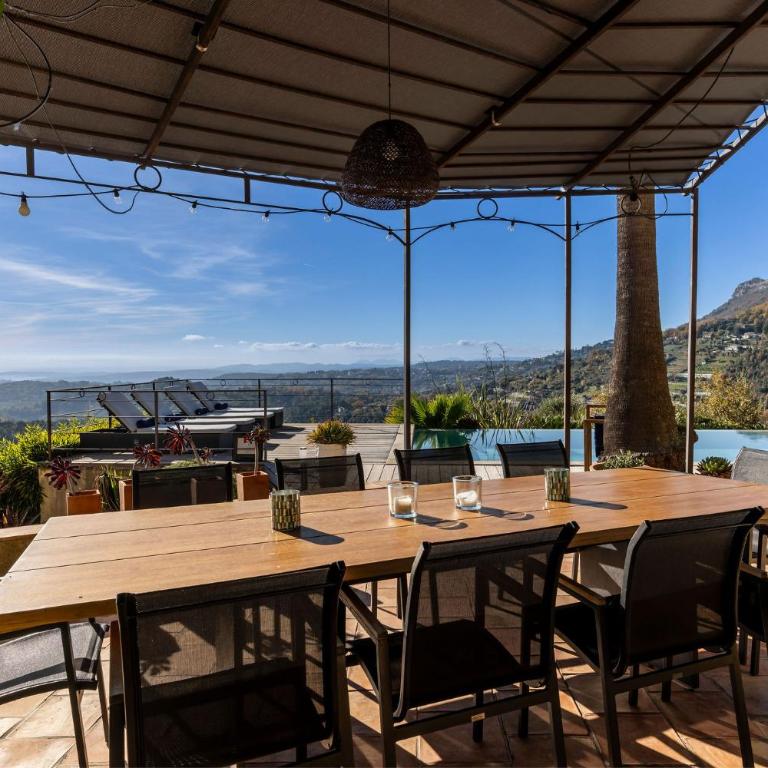 Entre mer et Esterel - Piscine, vue 6 suites - Villa Deluxe - 34
