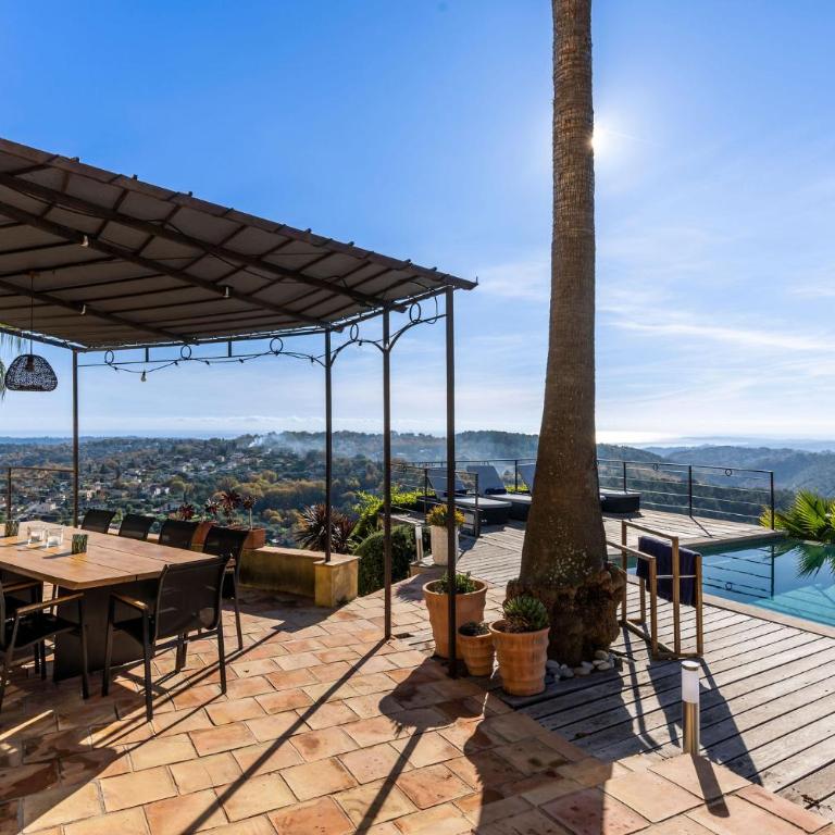 Entre mer et Esterel - Piscine, vue 6 suites - Villa Deluxe - 35