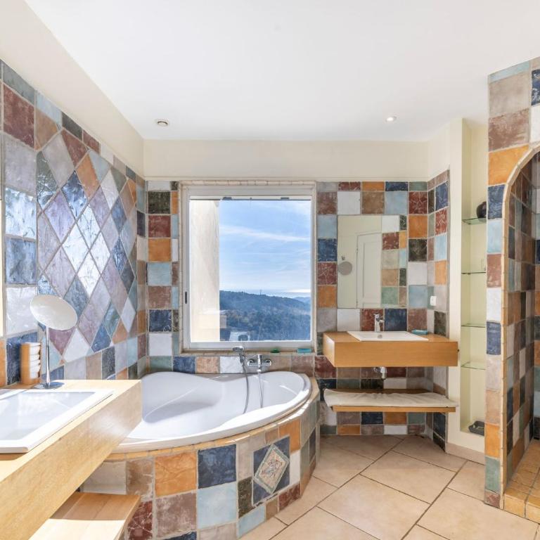 Entre mer et Esterel - Piscine, vue 6 suites - Villa Deluxe - 46