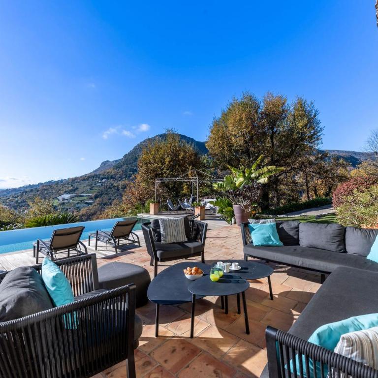 Entre mer et Esterel - Piscine, vue 6 suites - Villa Deluxe - 52