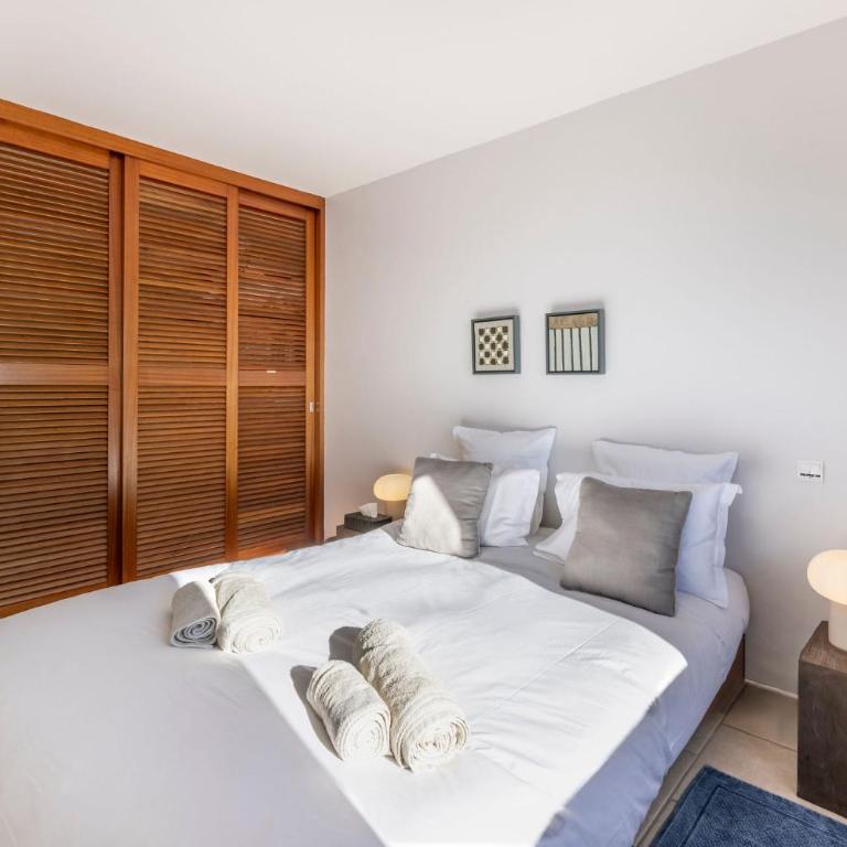 Entre mer et Esterel - Piscine, vue 6 suites - Villa Deluxe - 54