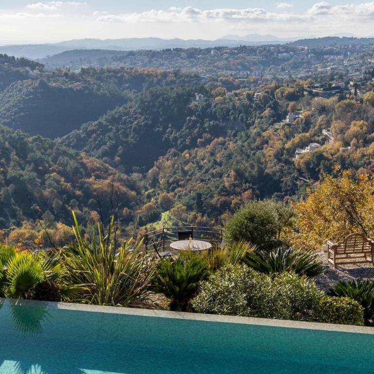 Entre mer et Esterel - Piscine, vue 6 suites - Villa Deluxe - 64