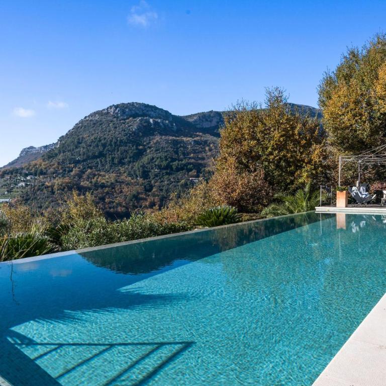 Entre mer et Esterel - Piscine, vue 6 suites - Villa Deluxe - 65