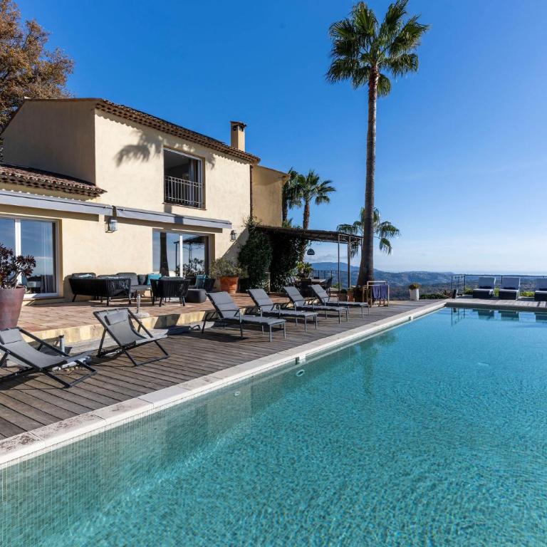 Entre mer et Esterel - Piscine, vue 6 suites - Villa Deluxe - 66