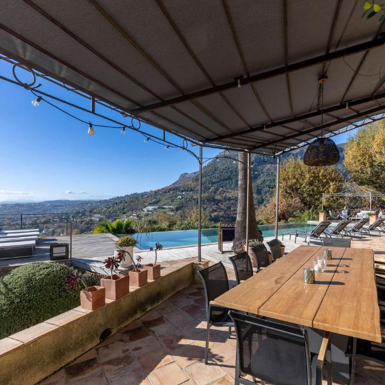 Entre mer et Esterel - Piscine, vue 6 suites - Villa Deluxe - 67