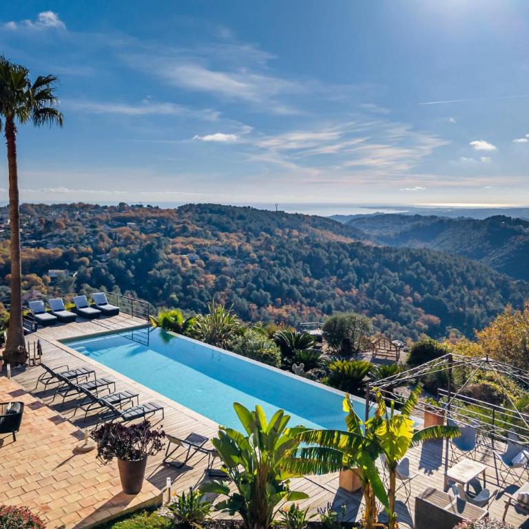 Entre mer et Esterel - Piscine, vue 6 suites - Villa Deluxe - 1
