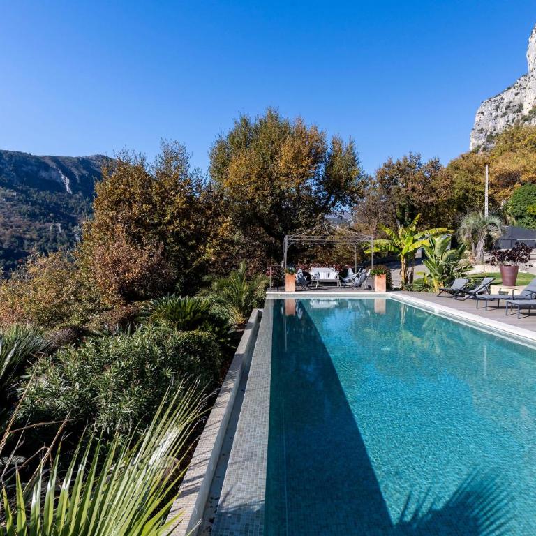 Entre mer et Esterel - Piscine, vue 6 suites - Villa Deluxe - 68