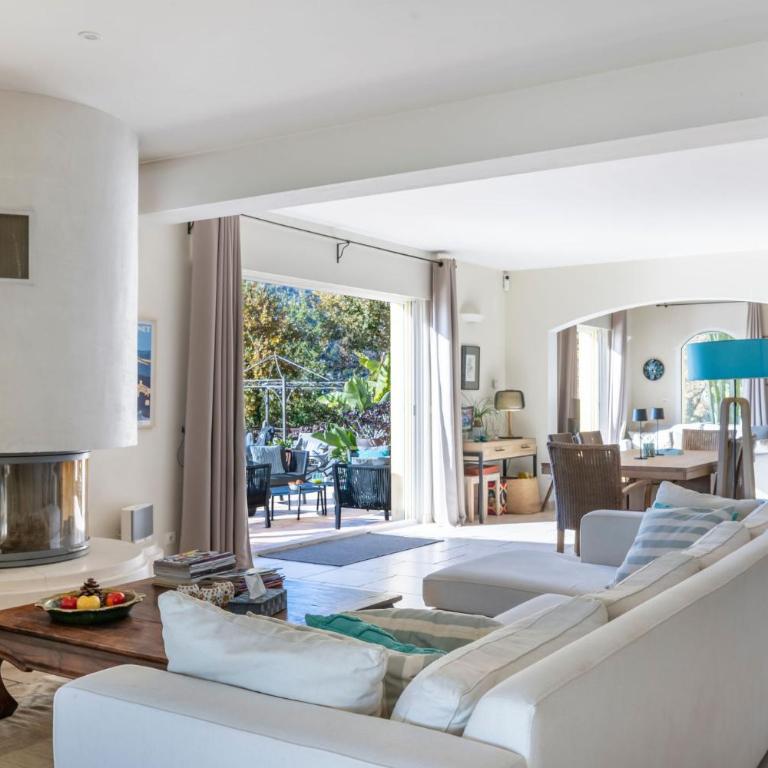 Entre mer et Esterel - Piscine, vue 6 suites - Villa Deluxe - 73