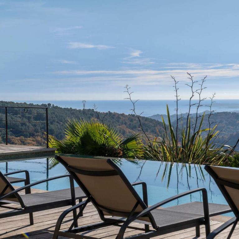 Entre mer et Esterel - Piscine, vue 6 suites - Villa Deluxe - 76