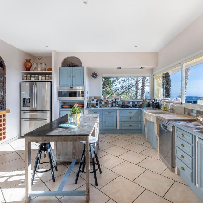 Entre mer et Esterel - Piscine, vue 6 suites - Villa Deluxe - 77