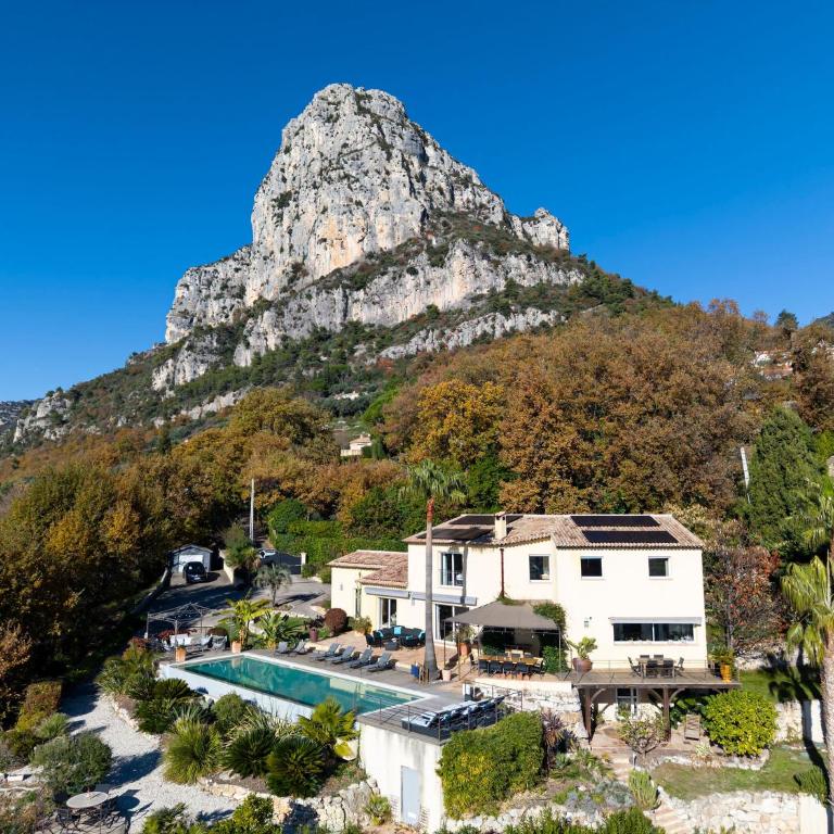Entre mer et Esterel - Piscine, vue 6 suites - Villa Deluxe - 78