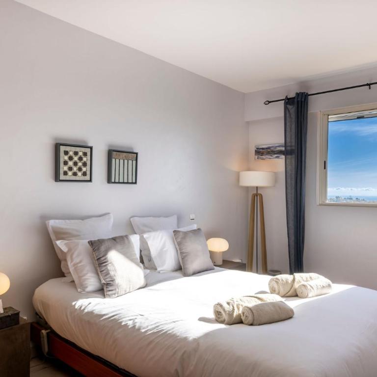 Entre mer et Esterel - Piscine, vue 6 suites - Villa Deluxe - 79