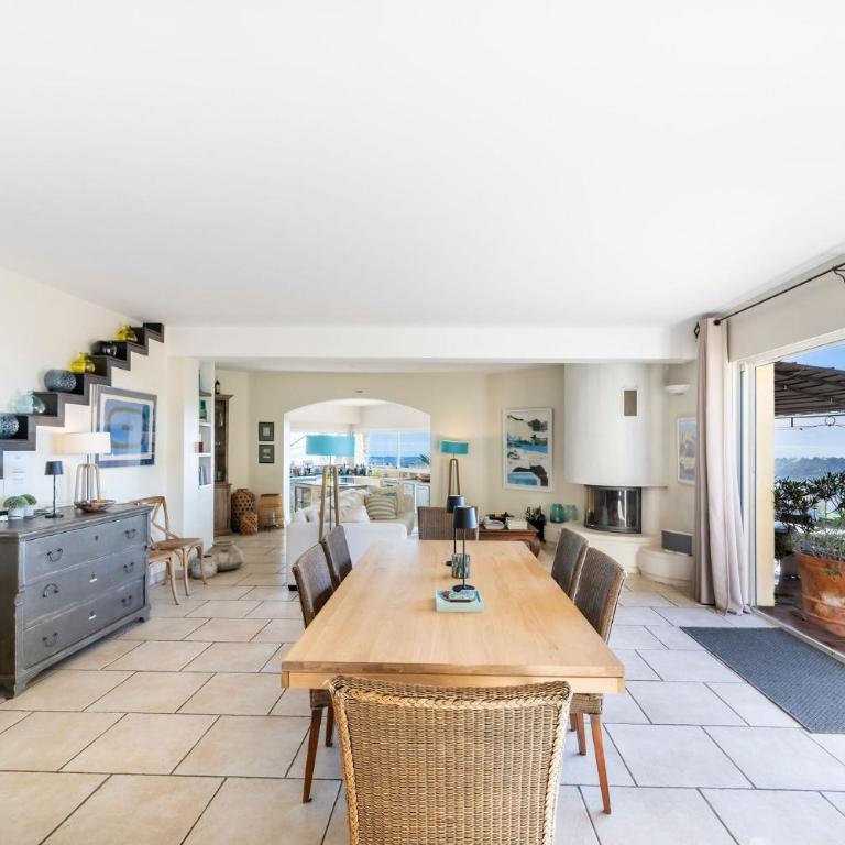 Entre mer et Esterel - Piscine, vue 6 suites - Villa Deluxe - 81