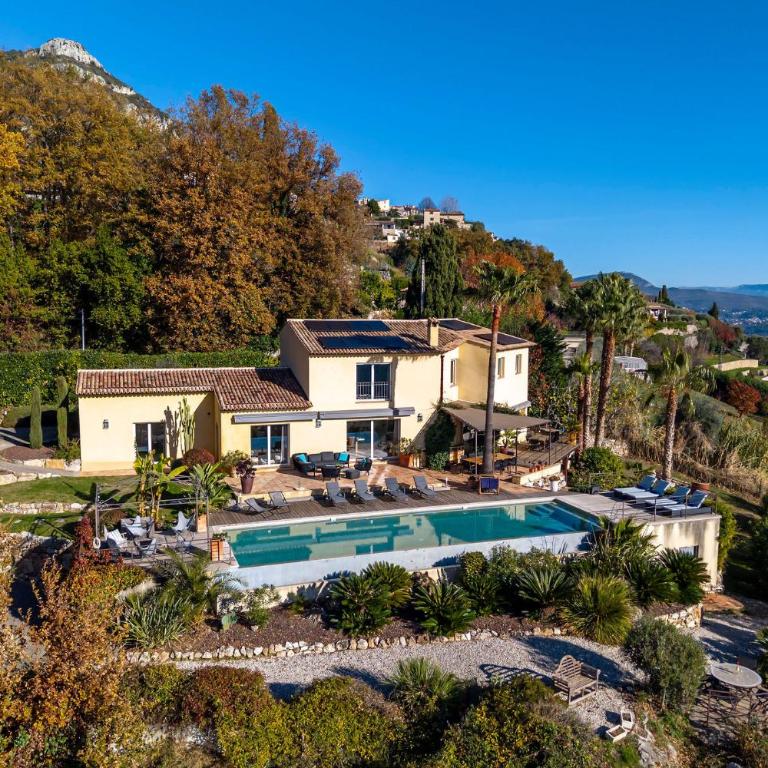 Entre mer et Esterel - Piscine, vue 6 suites - Villa Deluxe - 89
