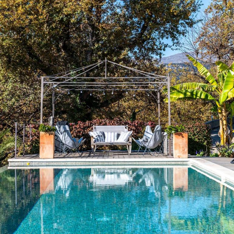 Entre mer et Esterel - Piscine, vue 6 suites - Villa Deluxe - 93