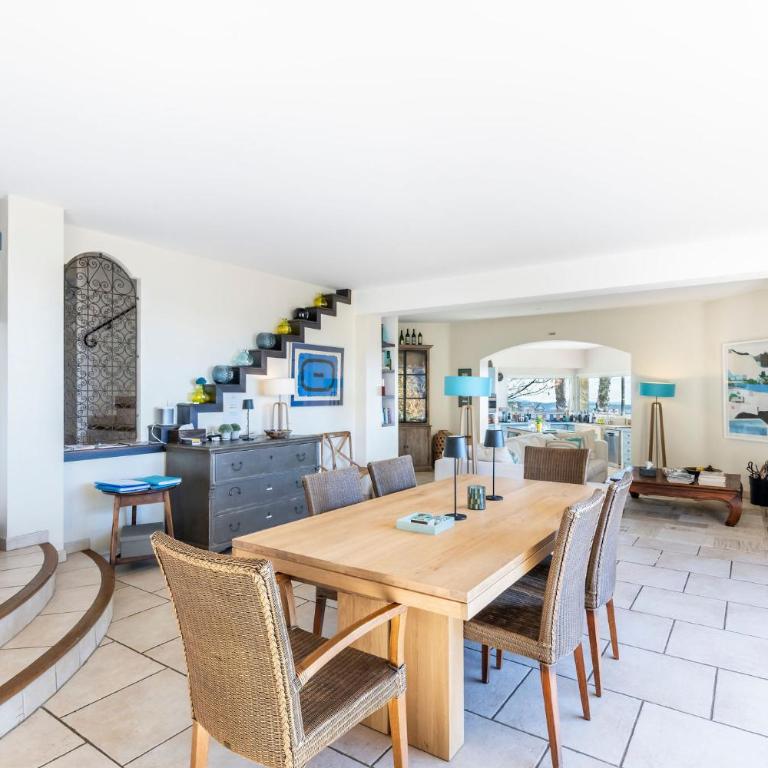 Entre mer et Esterel - Piscine, vue 6 suites - Villa Deluxe - 97