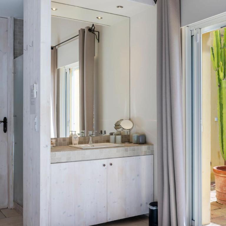 Entre mer et Esterel - Piscine, vue 6 suites - Villa Deluxe - 99