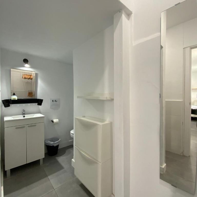 Coliving Mol-Terrace, En-Suite Bathroom, Fridge & TV - Suite con cama grande - 7