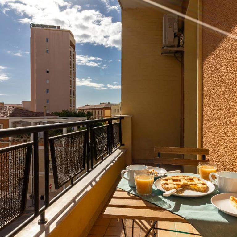 Cagliari Center - Sonnino House - Three-Bedroom Standard Apartment - 1