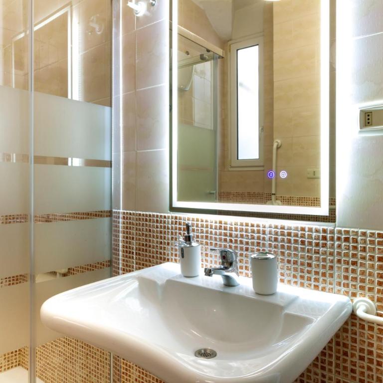 Cagliari Center - Sonnino House - Three-Bedroom Standard Apartment - 8