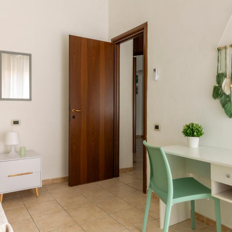 Cagliari Center - Sonnino House - Three-Bedroom Standard Apartment - 10