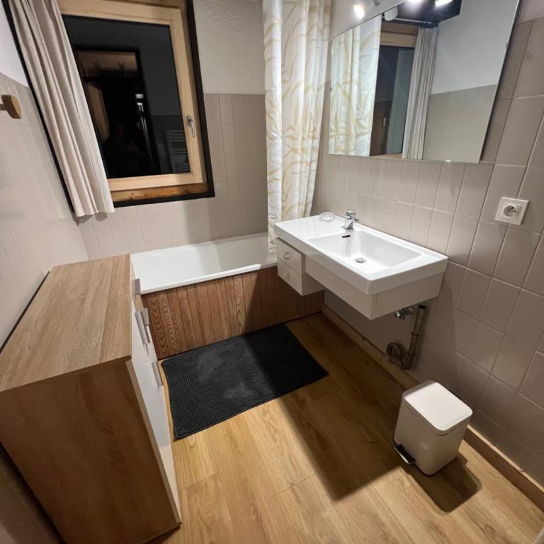 Carroz d Araches , 2 pièces rénové vue montagne, 4 personnes, 3 min du centre, parking,balcon - Appartement 1 Chambre avec Balcon et Vue sur les Montagnes - 11