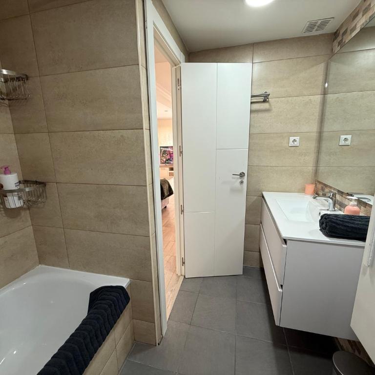 Casa Playa Albufereta a 1min con terraza para 6 By Turihome - Three-Bedroom House - 21