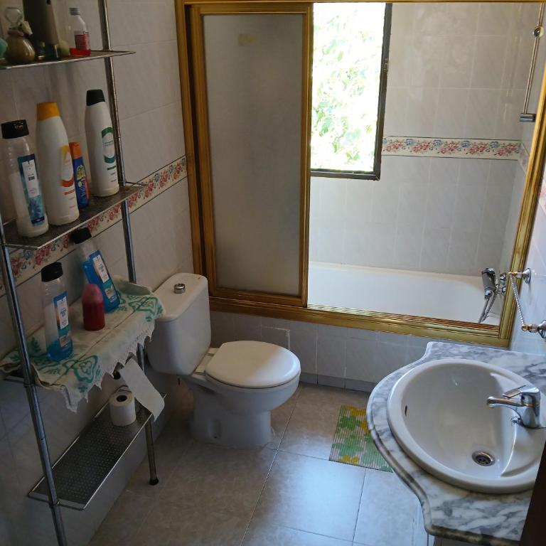 Habitacion Privada Triple Individual Toledo - Habitación Triple Básica con baño compartido - 13