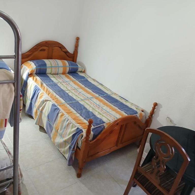 Habitacion Privada Triple Individual Toledo - Habitación Triple Básica con baño compartido - 5