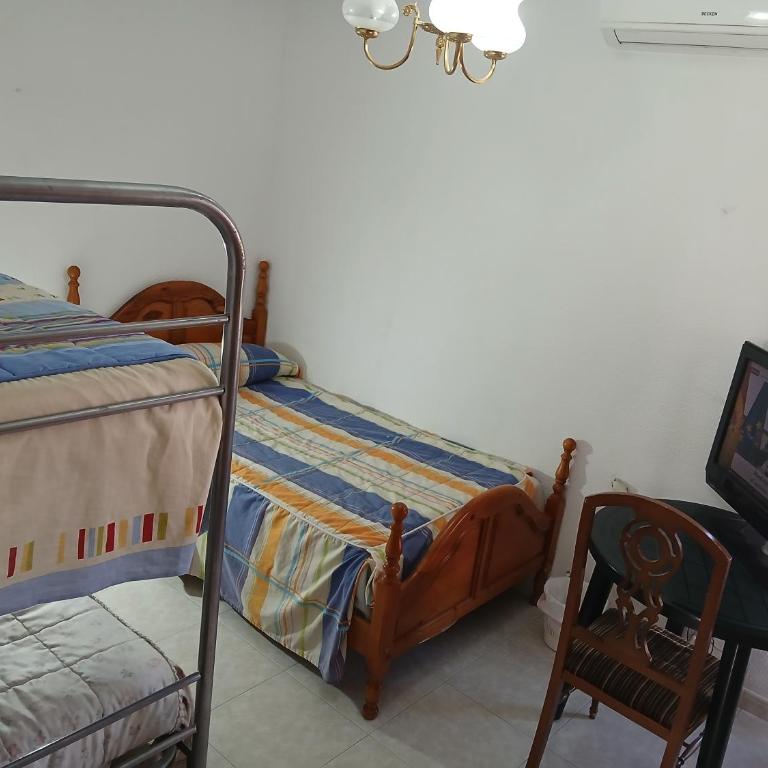 Habitacion Privada Triple Individual Toledo - Habitación Triple Básica con baño compartido - 6