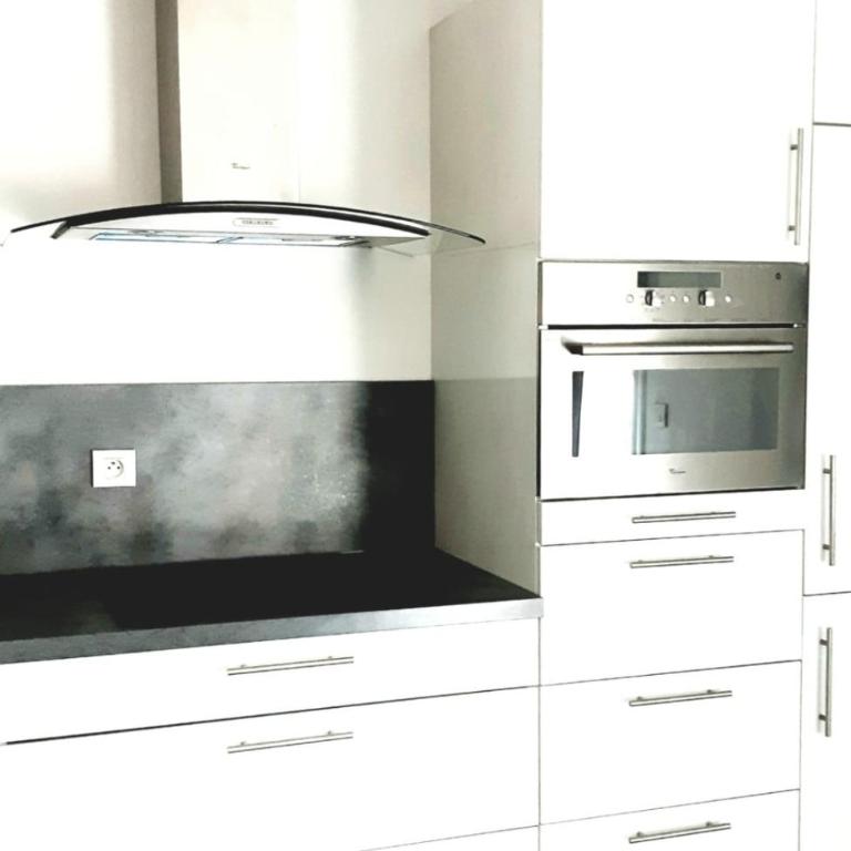 Superbe logement, proche commerces, stade et plage - Apartment - 15