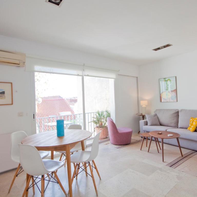 Refugio soleado sobre los tejados de Chueca - One-Bedroom Apartment with Balcony - 14