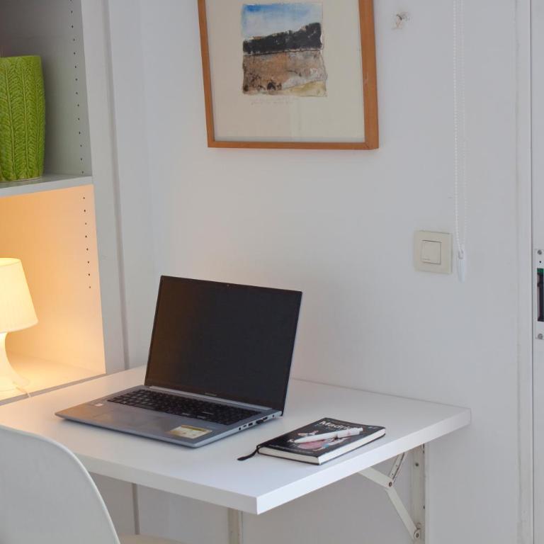Refugio soleado sobre los tejados de Chueca - One-Bedroom Apartment with Balcony - 10