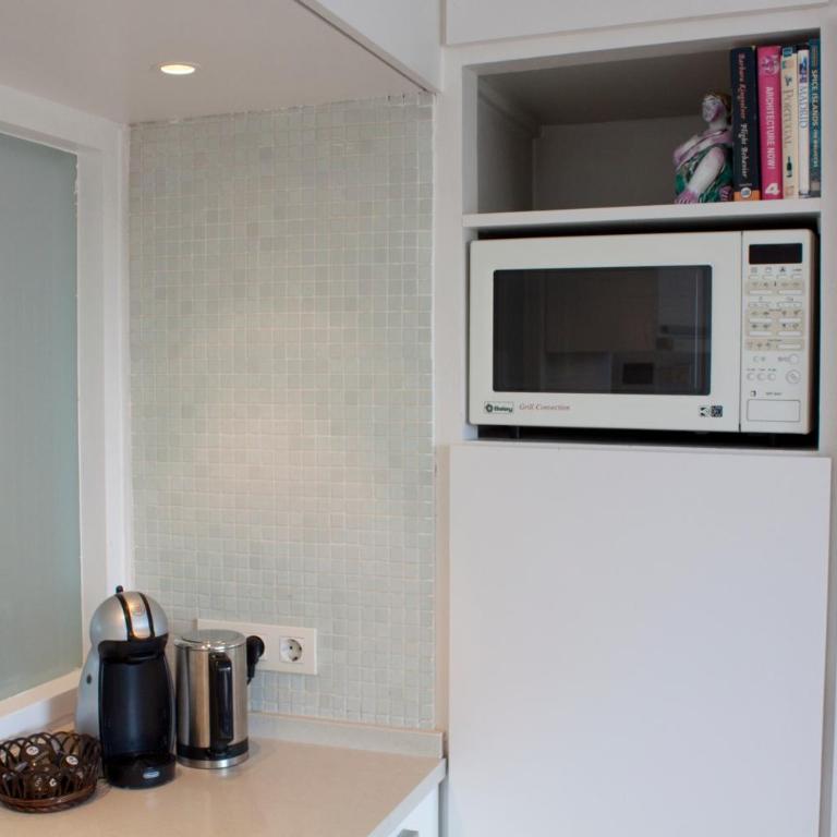 Refugio soleado sobre los tejados de Chueca - One-Bedroom Apartment with Balcony - 23