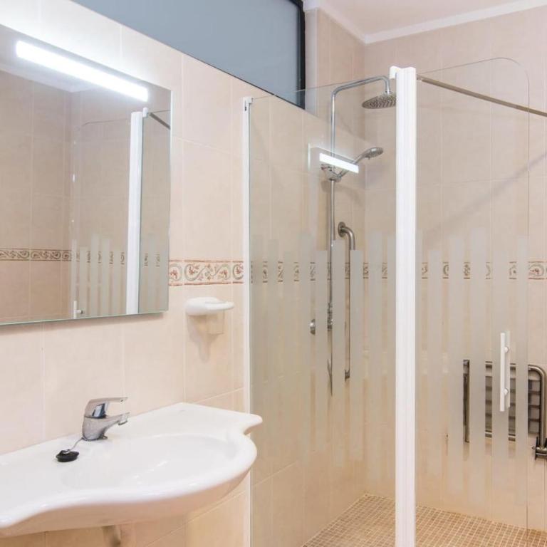 Can Picafort - Six-Bedroom Holiday Home - 30