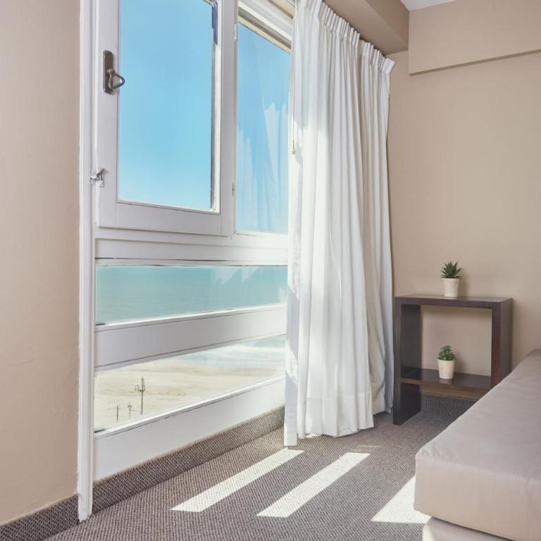 Hotel Bahia - Family Room - 5