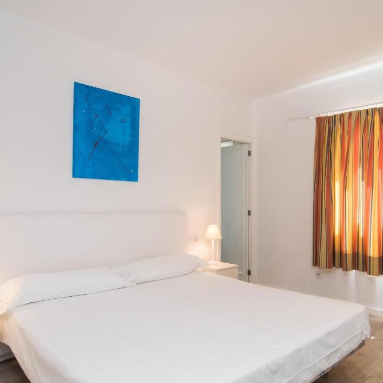 Anglesos - Four-Bedroom Vacation Home - 11