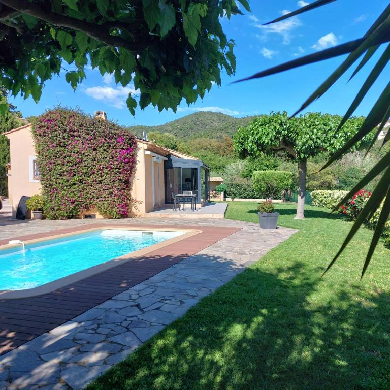 Villa ALMA pour 6 personnes avec piscine, à deux pas du Golf de Valcros, à La Londe-Les-Maures - Maison de Vacances 3 Chambres - 1