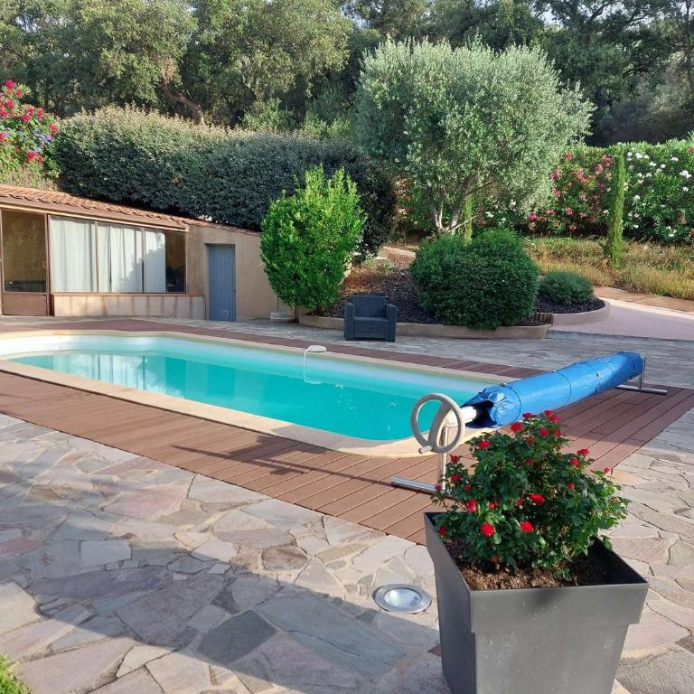 Villa ALMA pour 6 personnes avec piscine, à deux pas du Golf de Valcros, à La Londe-Les-Maures - Maison de Vacances 3 Chambres - 2