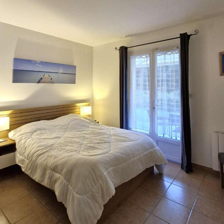 Villa ALMA pour 6 personnes avec piscine, à deux pas du Golf de Valcros, à La Londe-Les-Maures - Maison de Vacances 3 Chambres - 7