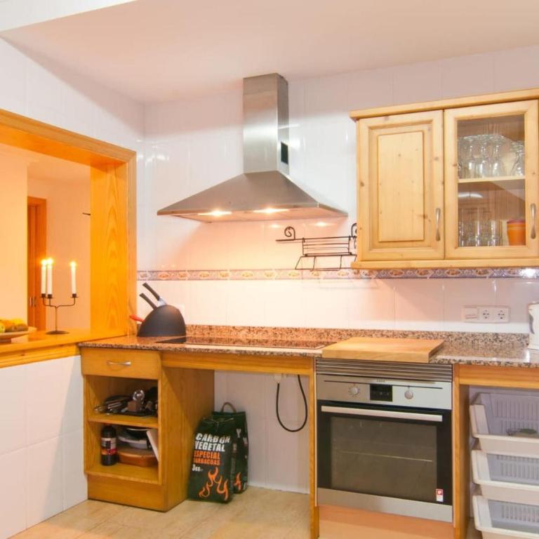 Can Picafort - Six-Bedroom Holiday Home - 10