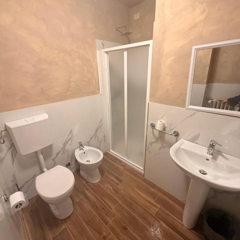 Monkey Hostel Milano - Posto Letto in Dormitorio Femminile con 6 Letti - 19
