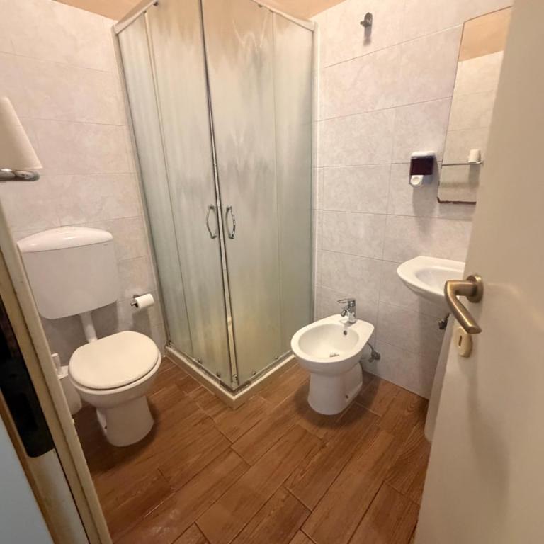 Monkey Hostel Milano - Posto Letto in Dormitorio Femminile con 6 Letti - 20